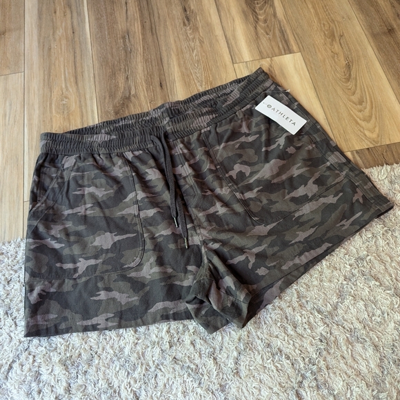 Athleta Camo Farallon shorts - Picture 4 of 6